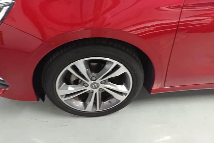Used Geely Auto Binray 2018 14T CVT Binyi Edition Left Front Wheel Hub