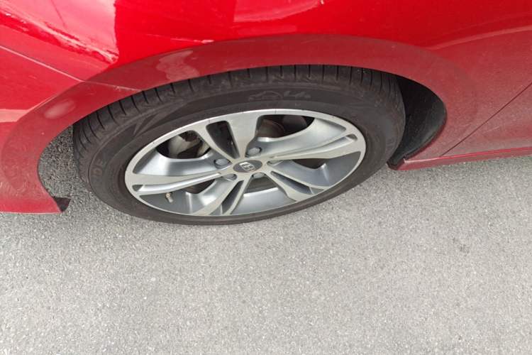 Used Geely Auto Binray 2018 14T CVT Binyi Edition Left Front Wheel Hub