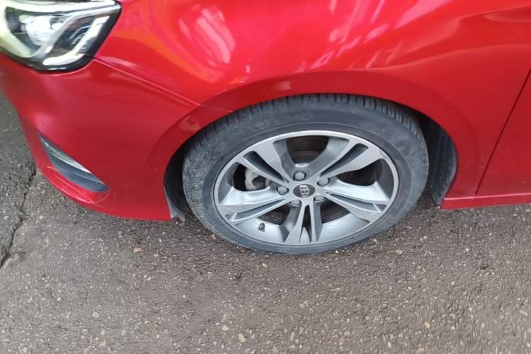 Used Geely Auto Binray 2018 14T CVT Binyi Edition Left Front Wheel Hub