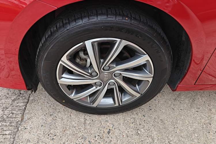 Used Geely Auto Binray 2018 14T CVT Colorful Edition Left Front Wheel Hub