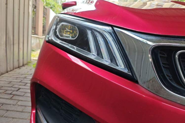 Used Geely Auto Binray 2018 14T CVT Binyi Edition Right Front Headlight