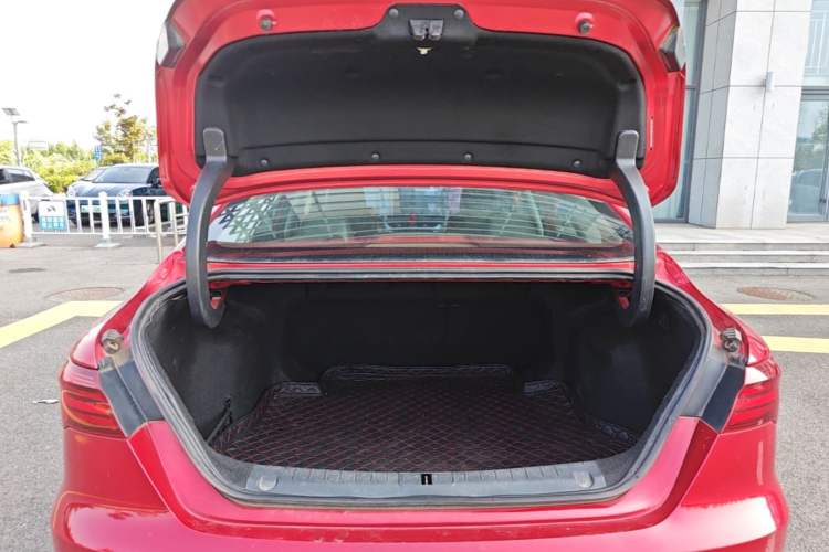 Used Geely Auto Binray 2018 14T CVT Binyi Edition Trunk