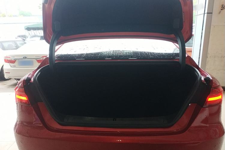 Used Geely Auto Binray 2018 14T CVT Binyi Edition Trunk