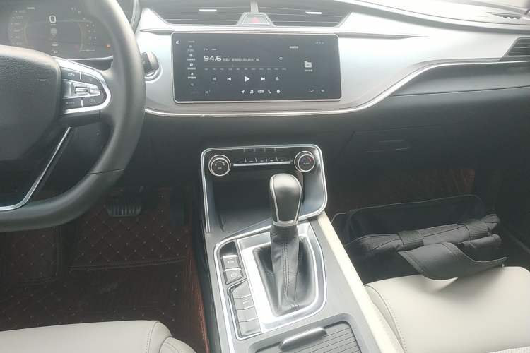 Used Geely Auto Binray 2018 14T CVT Binyi Edition Audio And AC Panel