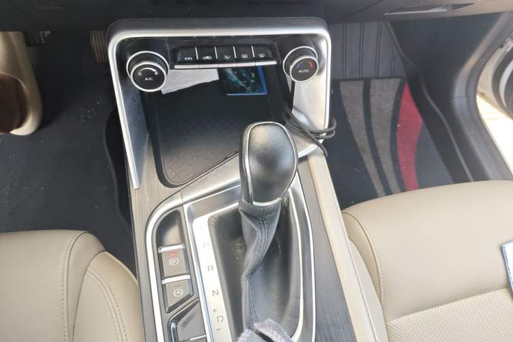 Used Geely Auto Binray 2018 14T CVT Binyi Edition Gear Lever