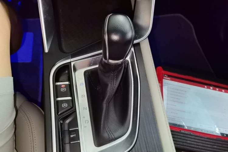 Used Geely Auto Binray 2018 14T CVT Binyi Edition Gear Lever