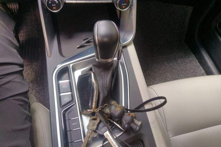 Used Geely Auto Binray 2018 14T CVT Binyi Edition Gear Lever