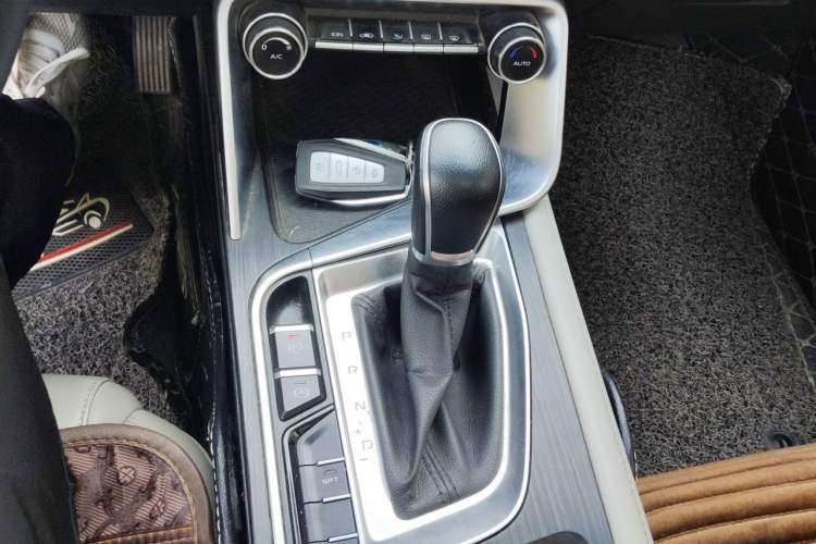 Used Geely Auto Binray 2018 14T CVT Binyi Edition Gear Lever