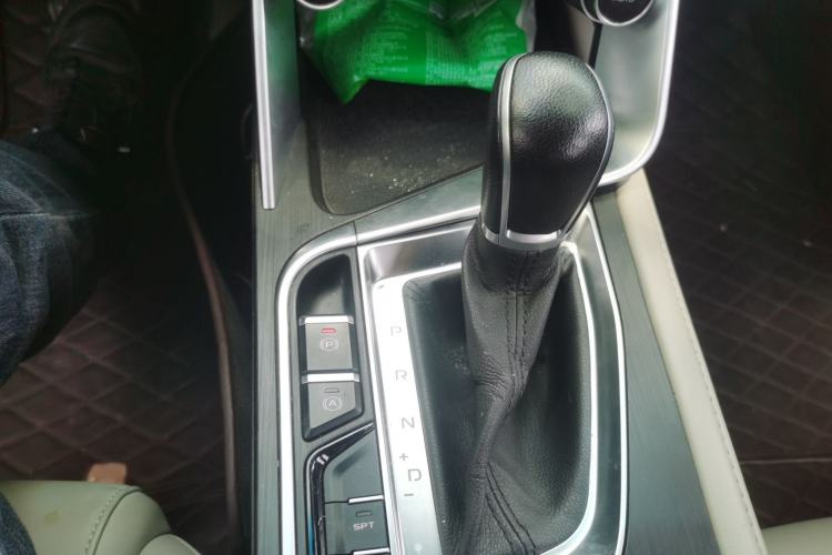 Used Geely Auto Binray 2018 14T CVT Binyi Edition Gear Lever