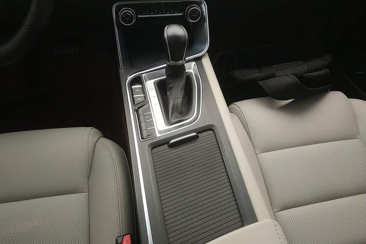 Used Geely Auto Binray 2018 14T CVT Binyi Edition Gear Lever