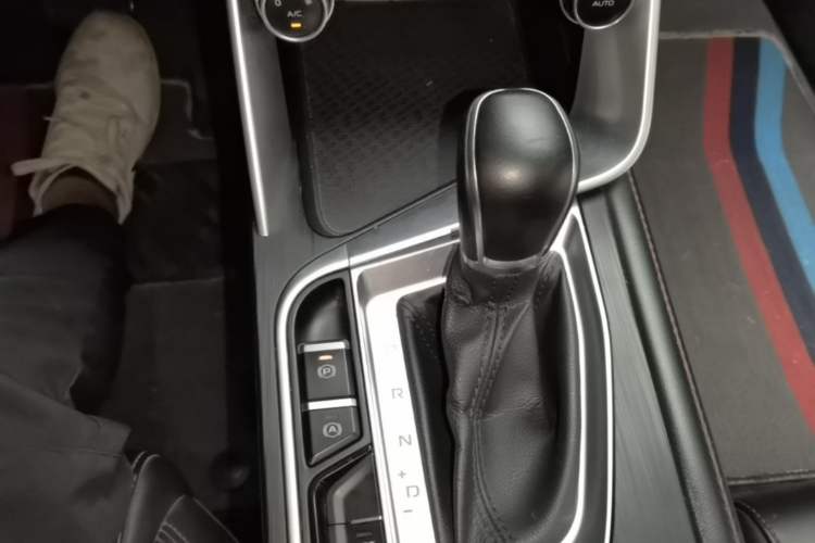 Used Geely Auto Binray 2018 14T CVT Binyi Edition Gear Lever