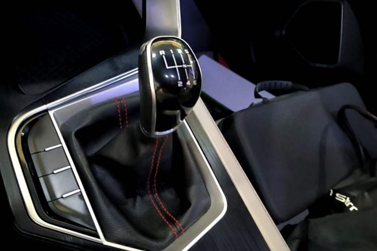 Used Geely Auto Binray 2018 14T Manual Colorful Edition Gear Lever