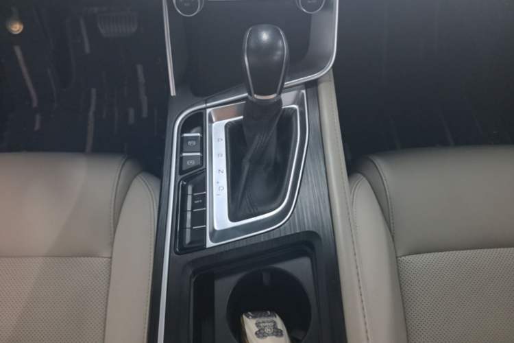 Used Geely Auto Binray 2018 14T CVT Binyi Edition Gear Lever