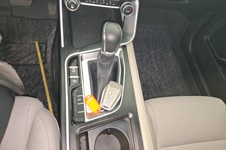 Used Geely Auto Binray 2018 14T CVT Binyi Edition Gear Lever