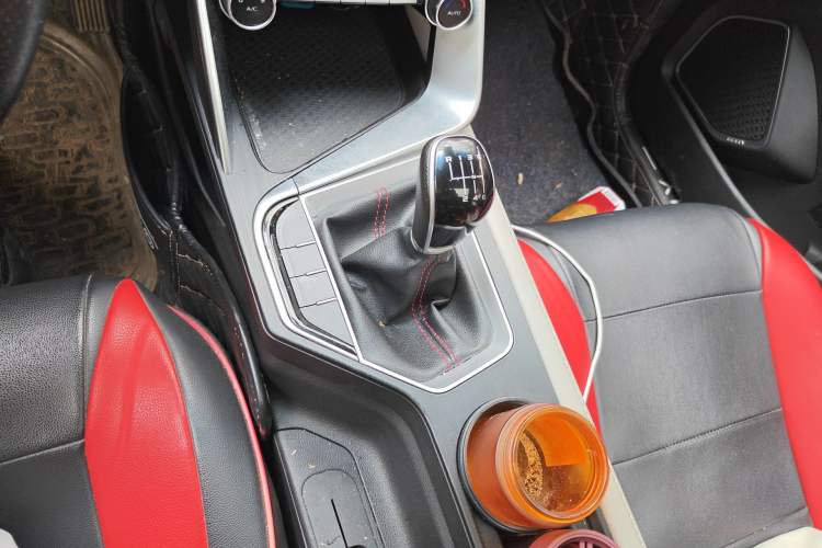Used Geely Auto Binray 2018 14T Manual Binzhi Edition Gear Lever