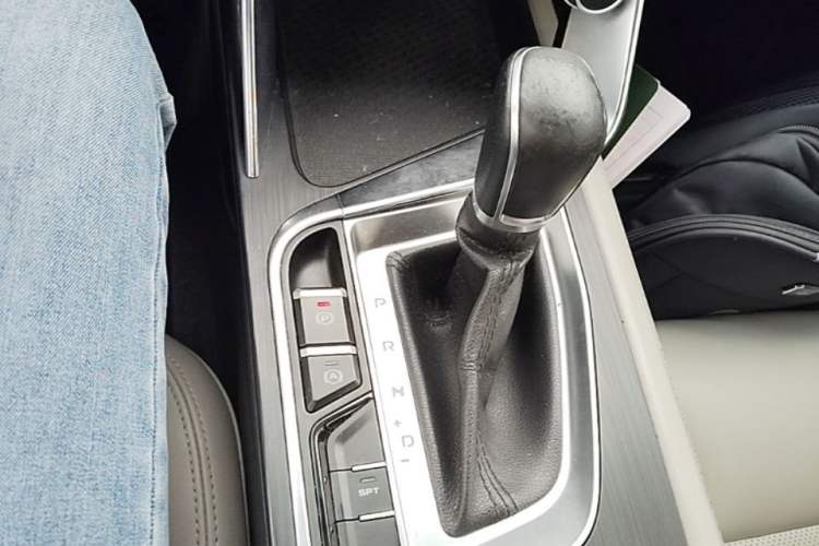 Used Geely Auto Binray 2018 14T CVT Binyi Edition Gear Lever