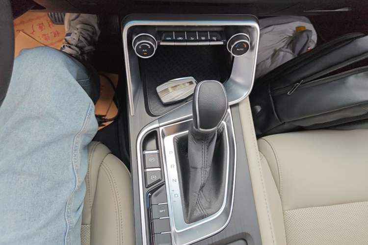 Used Geely Auto Binray 2018 14T CVT Binyi Edition Gear Lever