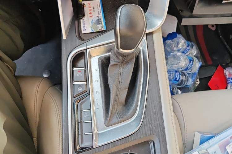 Used Geely Auto Binray 2018 14T CVT Binyi Edition Gear Lever