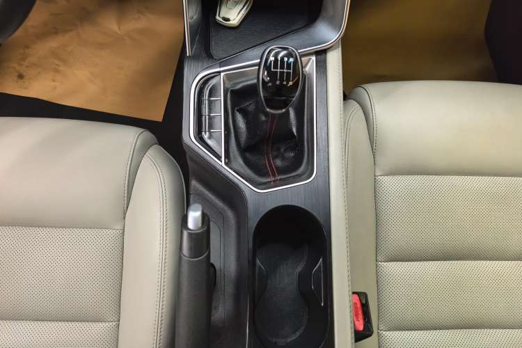 Used Geely Auto Binray 2018 14T Manual Colorful Edition Gear Lever