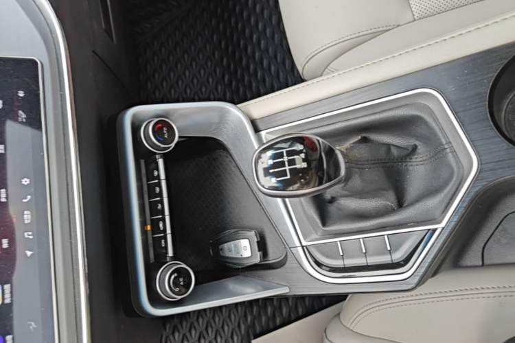 Used Geely Auto Binray 2018 14T Manual Binzhi Edition Gear Lever