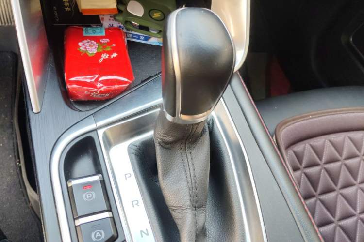 Used Geely Auto Binray 2018 14T CVT Binyi Edition Gear Lever