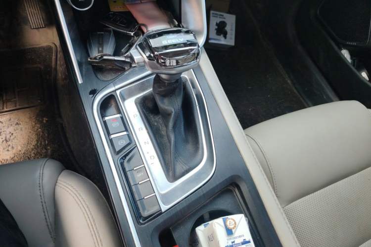 Used Geely Auto Binray 2018 200T DCT Binyi Edition Gear Lever
