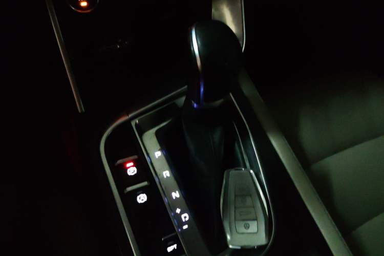 Used Geely Auto Binray 2018 14T CVT Binyi Edition Gear Lever