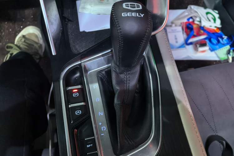 Used Geely Auto Binray 2018 14T CVT Binyi Edition Gear Lever