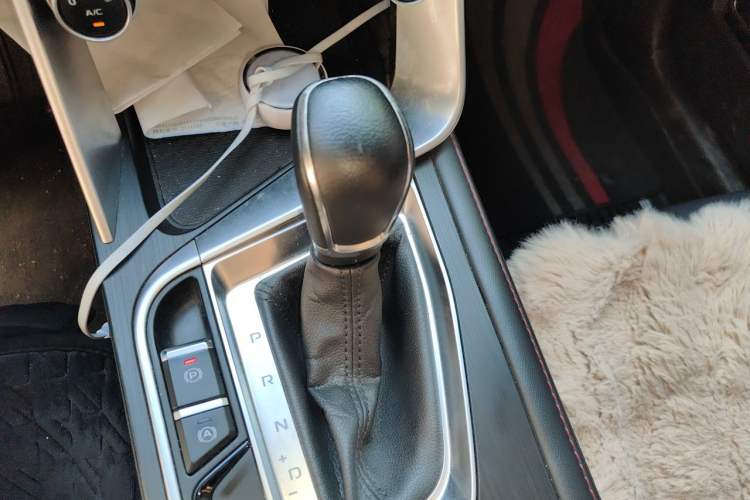 Used Geely Auto Binray 2018 14T CVT Binyi Edition Gear Lever