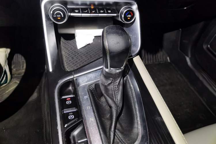 Used Geely Auto Binray 2018 14T CVT Colorful Edition Gear Lever