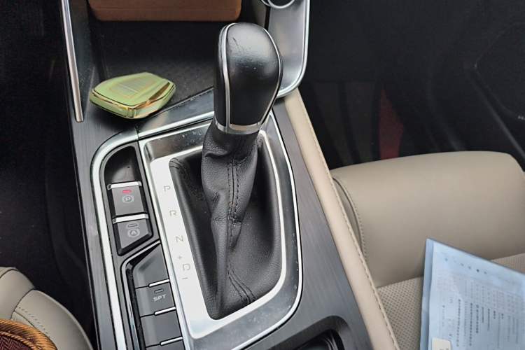 Used Geely Auto Binray 2018 14T CVT Colorful Edition Gear Lever