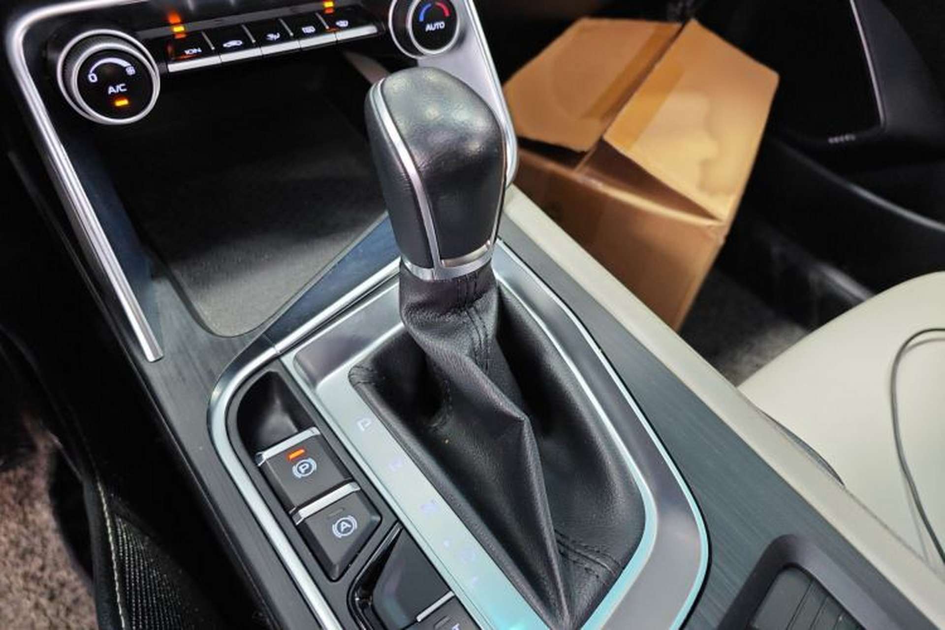 Used Geely Auto Binray 2018 14T CVT Binyi Edition Gear Lever