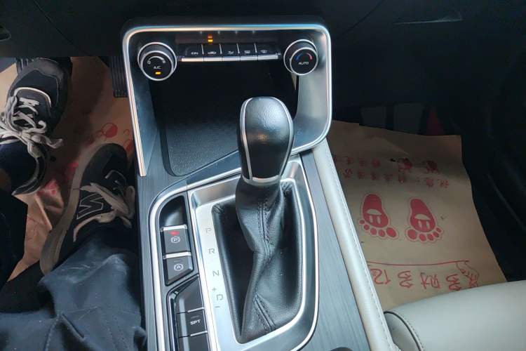 Used Geely Auto Binray 2018 14T CVT Binyi Edition Gear Lever
