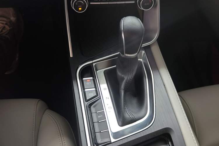 Used Geely Auto Binray 2018 14T CVT Binyi Edition Gear Lever