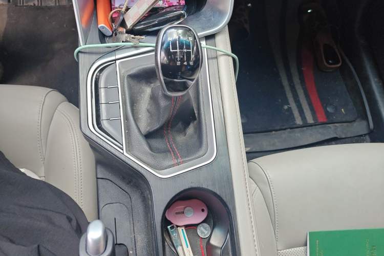 Used Geely Auto Binray 2018 14T Manual Colorful Edition Gear Lever