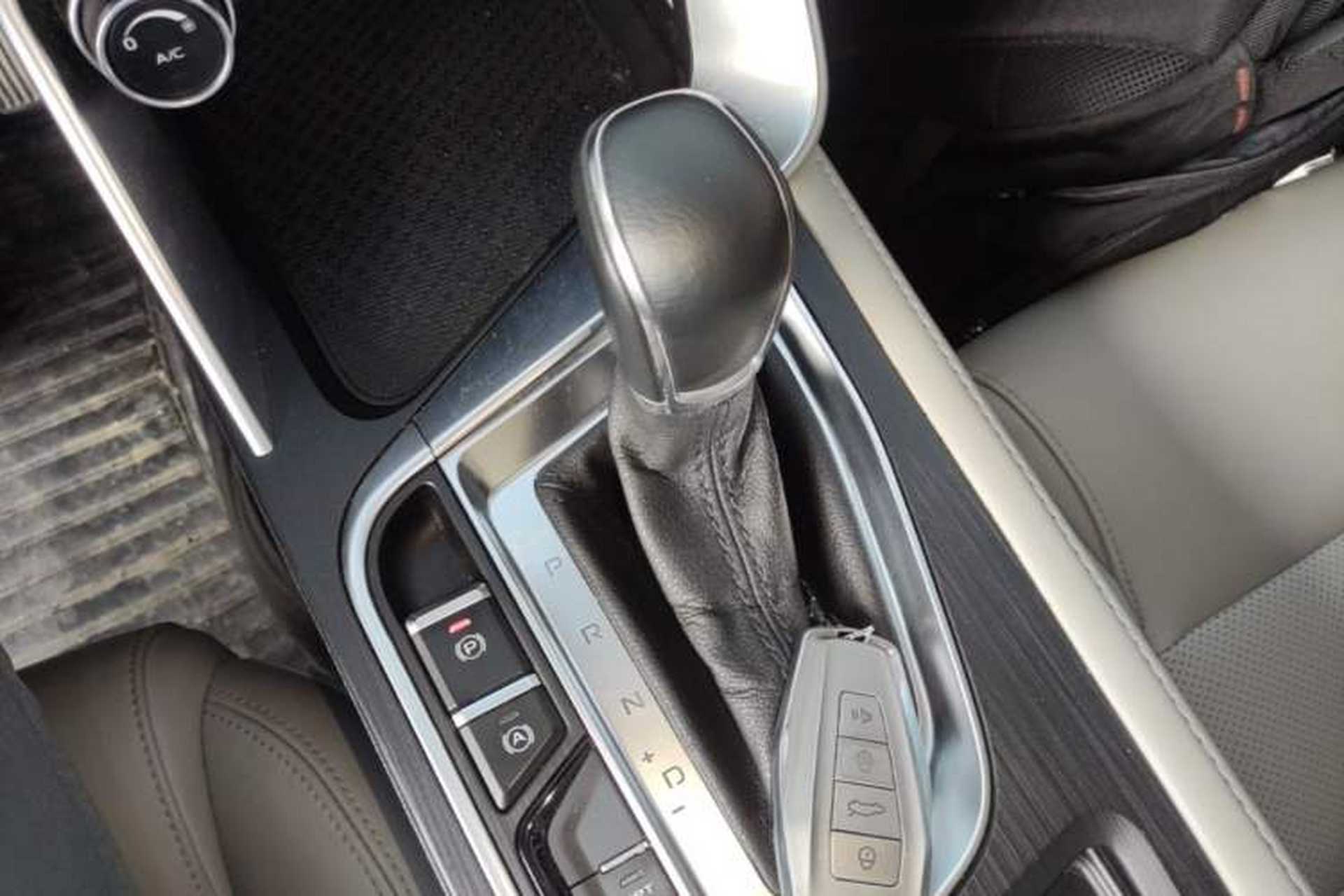 Used Geely Auto Binray 2018 14T CVT Binyi Edition Gear Lever