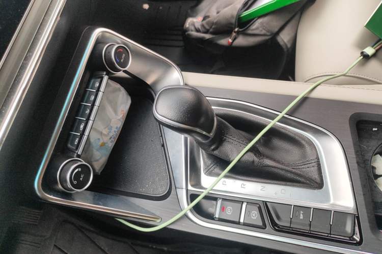 Used Geely Auto Binray 2018 14T CVT Binyi Edition Gear Lever