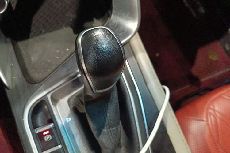 Used Geely Auto Binray 2018 14T CVT Binyi Edition Gear Lever