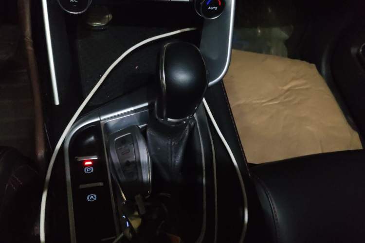 Used Geely Auto Binray 2018 14T CVT Binyi Edition Gear Lever
