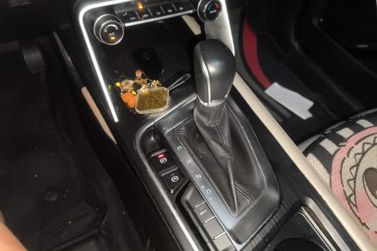 Used Geely Auto Binray 2018 14T CVT Binyi Edition Gear Lever