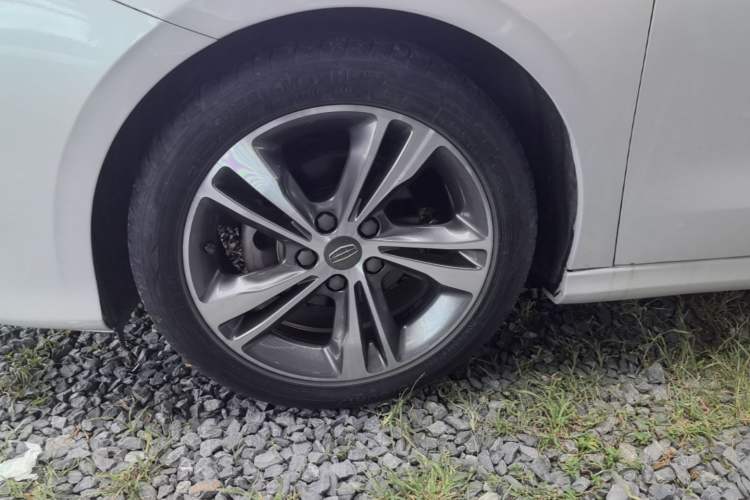 Used Geely Auto Binray 2018 14T CVT Binyi Edition Left Front Wheel Hub