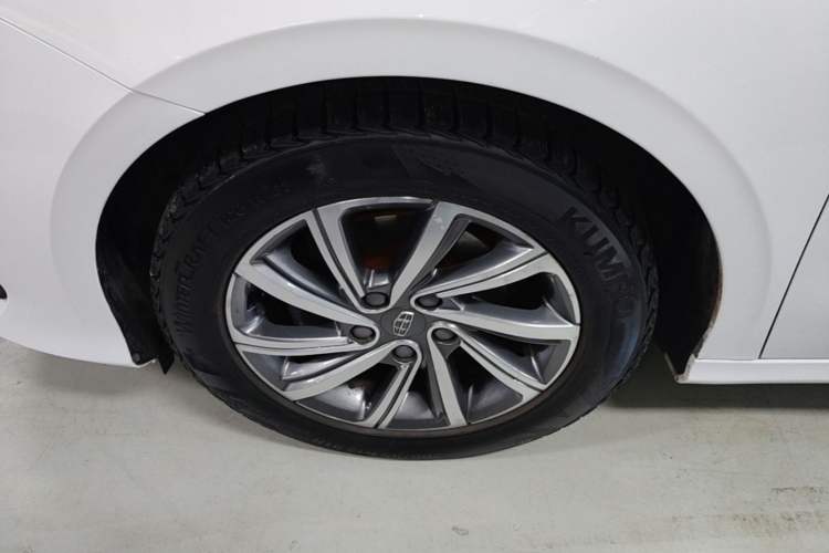 Used Geely Auto Binray 2018 14T CVT Colorful Edition Left Front Wheel Hub