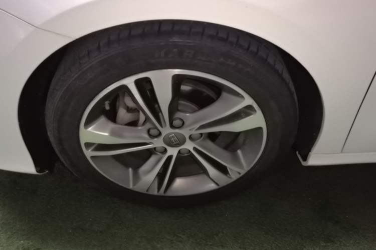 Used Geely Auto Binray 2018 14T CVT Binyi Edition Left Front Wheel Hub