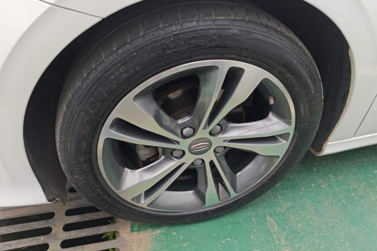 Used Geely Auto Binray 2018 14T CVT Binyi Edition Left Front Wheel Hub