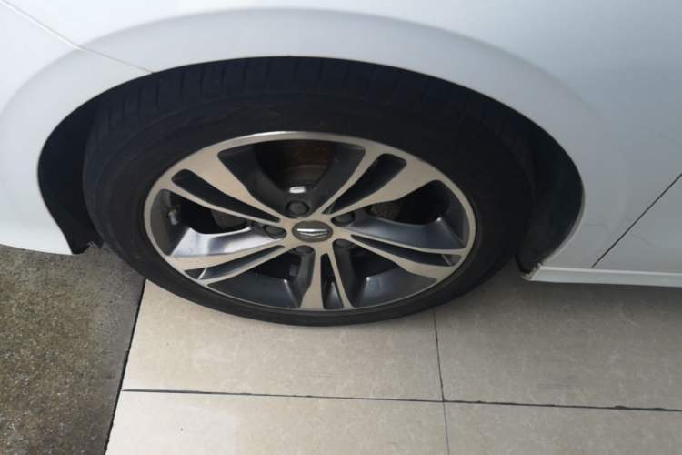Used Geely Auto Binray 2018 14T CVT Binyi Edition Left Front Wheel Hub
