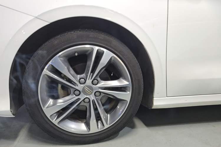 Used Geely Auto Binray 2018 14T CVT Binyi Edition Left Front Wheel Hub