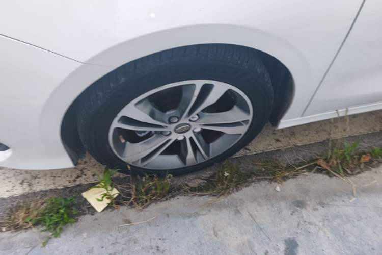 Used Geely Auto Binray 2018 14T CVT Binyi Edition Left Front Wheel Hub