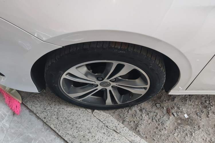 Used Geely Auto Binray 2018 14T CVT Binyi Edition Left Front Wheel Hub