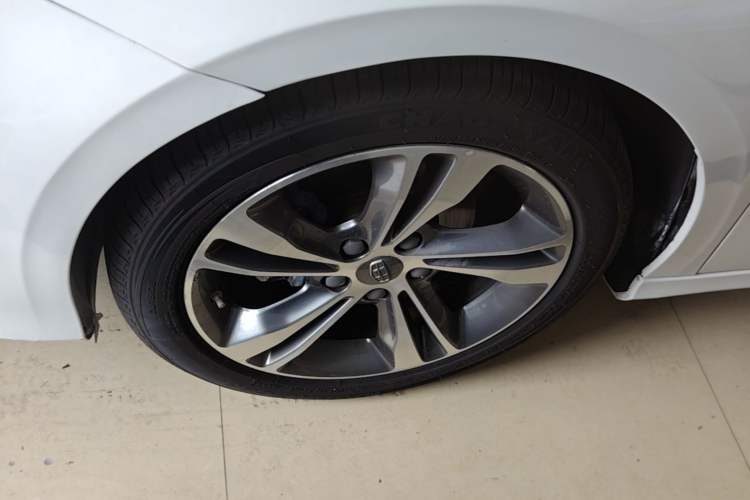 Used Geely Auto Binray 2018 14T CVT Binyi Edition Left Front Wheel Hub