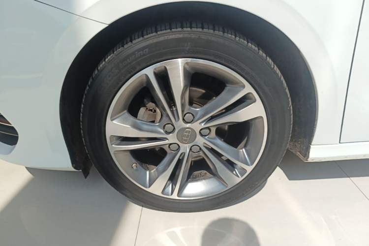 Used Geely Auto Binray 2018 14T CVT Binyi Edition Left Front Wheel Hub